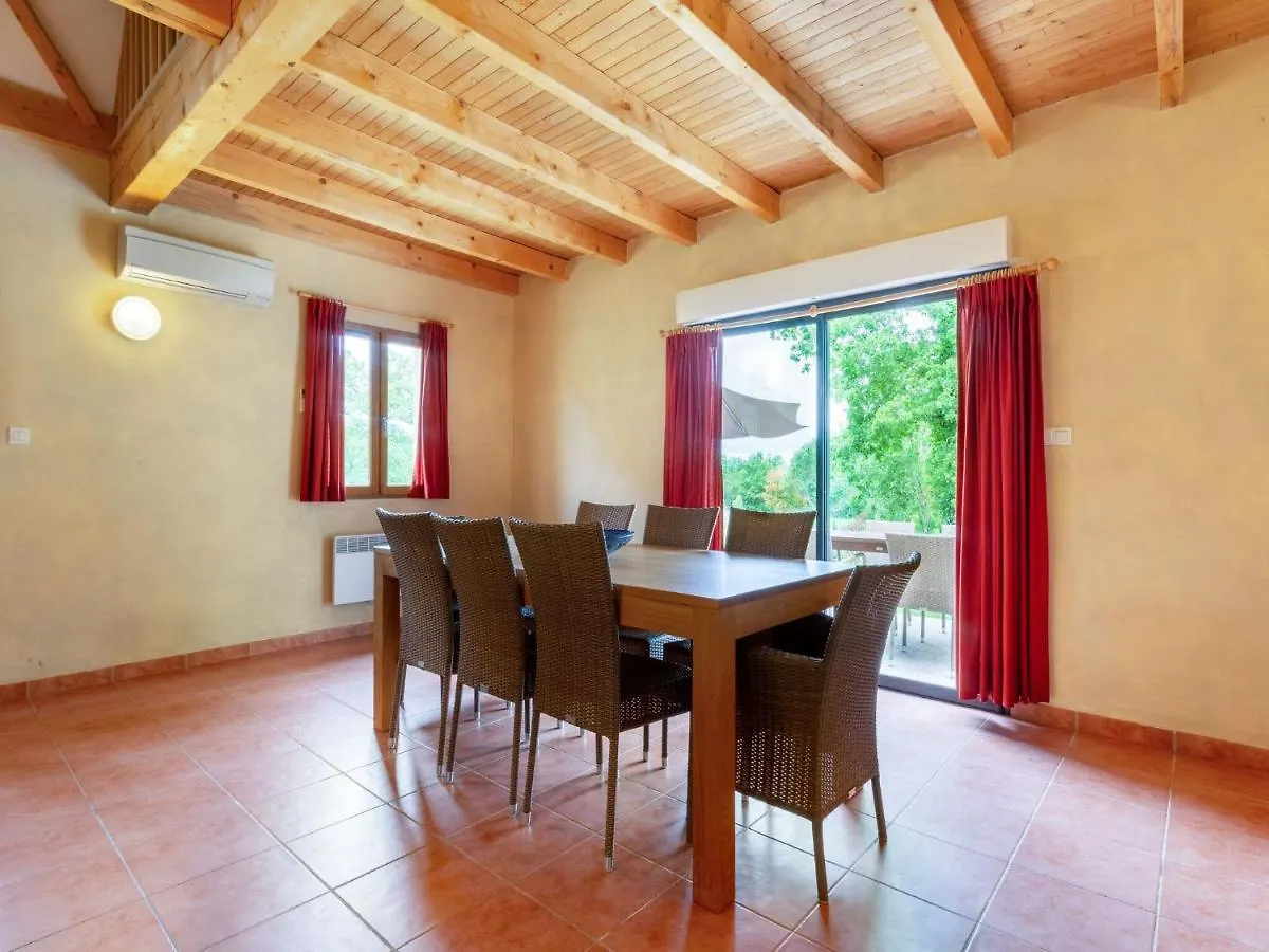 Comfortable Holiday Home With Swimming Pool Lacapelle-Marival